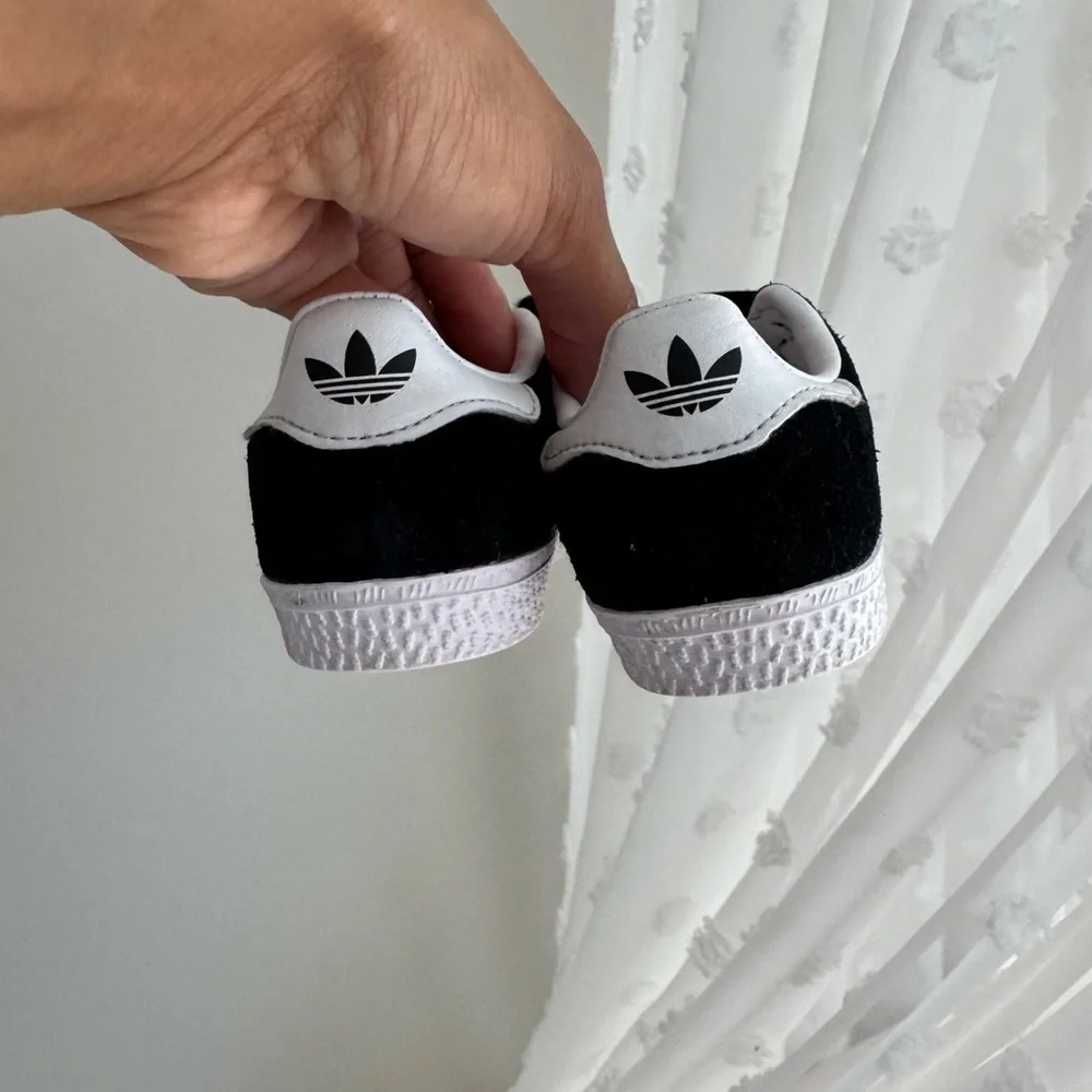 Toddler Adidas Gazelle 🖤 - Picture 5 of 9